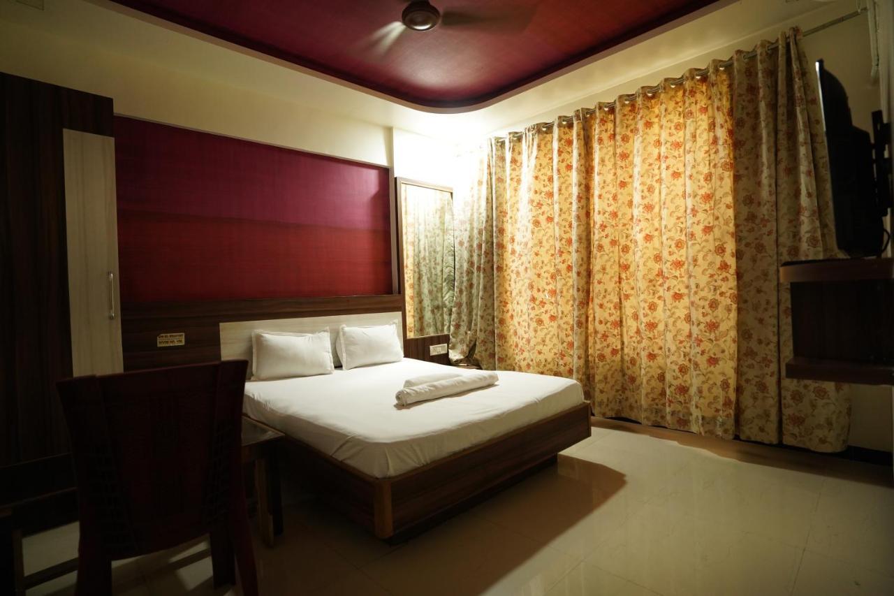 Hotel Sai Ganesh Lodging & Boarding By Wb Inn Titwala エクステリア 写真