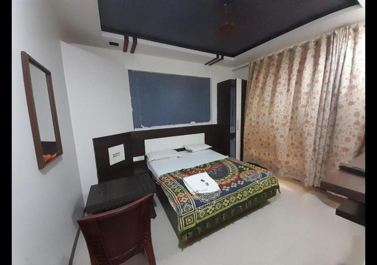 Hotel Sai Ganesh Lodging & Boarding By Wb Inn Titwala エクステリア 写真