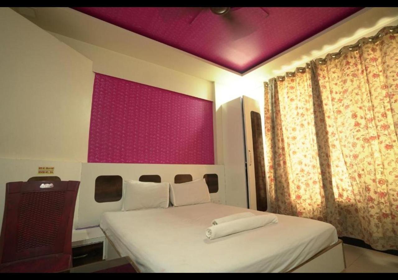 Hotel Sai Ganesh Lodging & Boarding By Wb Inn Titwala エクステリア 写真